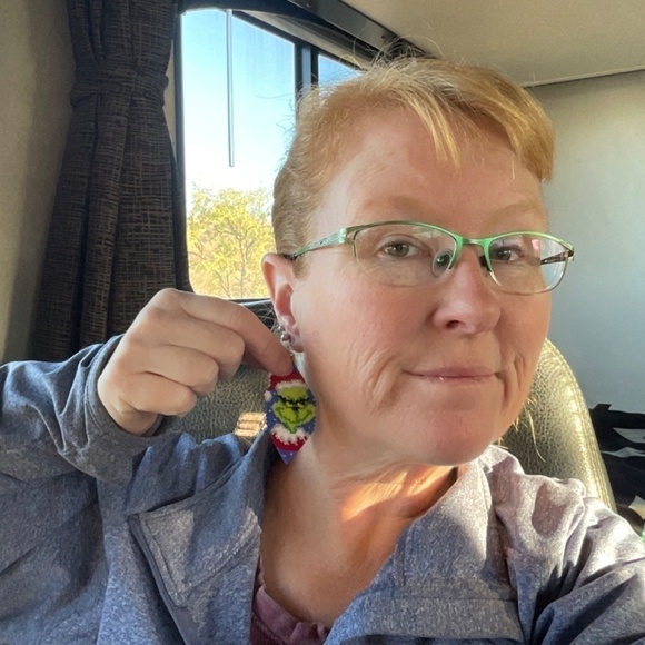 Grinch Beaded Earrings, New, Handmade by Me - Picture 8 of 8